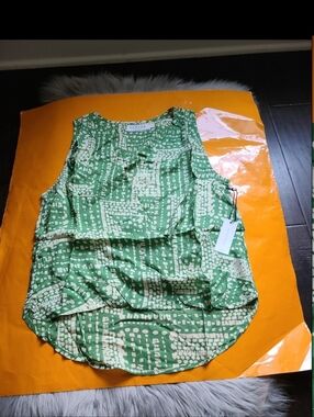 Nwt! Velvet By Graham And Spencer Zita Sleeveless Green Surplice Top
